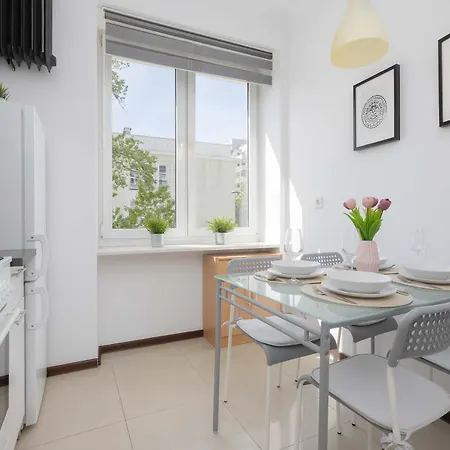 Functional With A Workspace Near The Rose Garden By Renters アパート *