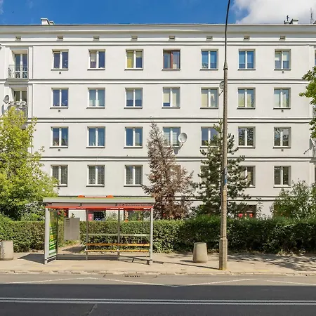 Functional With A Workspace Near The Rose Garden By Renters ワルシャワ